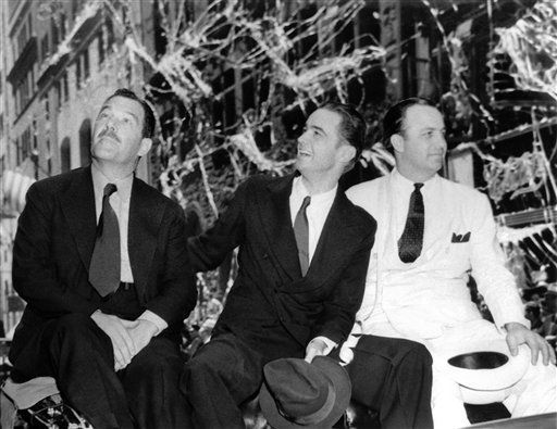 1938: Howard Hughes